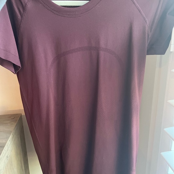 dark maroon lululemon swifty tech, long, size 6, good condition - Picture 6 of 6